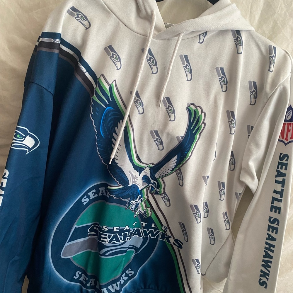 2 Seattle Seahawks hoodies